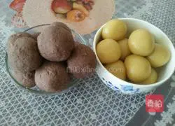 Illustration of how to make bean paste mooncakes 3