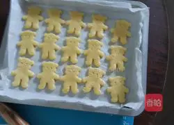Illustration of how to make bear biscuits 9