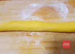 Illustration of how to make pumpkin mooncakes with mung bean paste filling 7