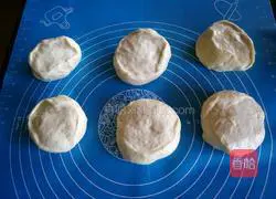 Illustration of how to make pineapple stuffed sesame soft European rice 9