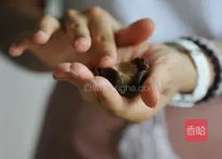 Illustration of how to make fancy snowskin mooncakes 7