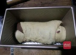 Illustration of how to make two-color bean paste toast 11