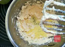 Illustration of how to make egg white coconut cookies 4