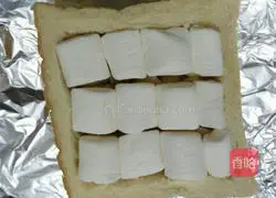 Illustration of how to make toasted marshmallows with banana toast 4