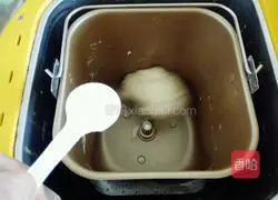 Illustration of how to make half-moon soft-core bread 5