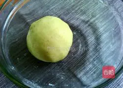 Illustration of how to make cartoon kiwi snow-skin mooncakes 5