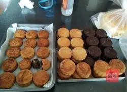 Illustration of making five-nut mooncakes 5