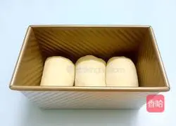 Illustration of how to make honey bean toast 14