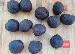 Illustration of how to make bean paste and egg yolk mooncakes 5