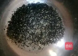 Illustration of how to make five-nut mooncakes 5