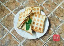 Strawberry Plaid Toast Recipe Illustration 4