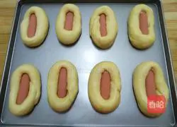 Illustration of making sausage bread 8