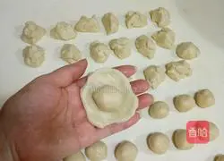 Illustration of how to make egg yolk cake (moon cake) 4