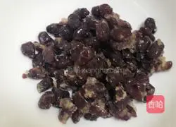 Illustration of how to make purple potato and red bean filling mooncakes 3