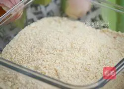 Illustration of making homemade bread crumbs 1