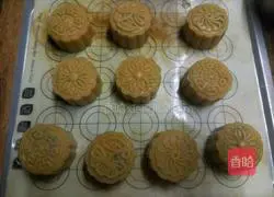 #月cake#White sesame Cantonese mooncake recipe illustration 7