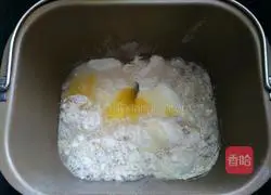 Illustration of how to make black sesame toast 1