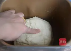 Illustration of making glutinous rice flour toast 3