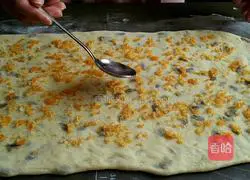 Illustration of how to make sugar orange bread rolls 12