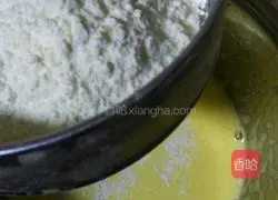 Illustration of how to make egg yolk biscuits 7