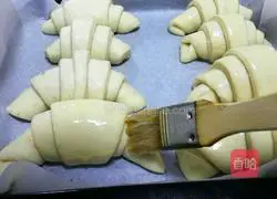 Illustration of how to make meat floss bread 14