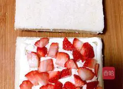 Cream Strawberry Toast Cake Recipe Illustration 5