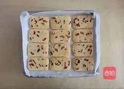 Illustration of how to make cranberry prune cookies 7