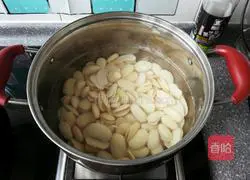 Illustration of how to make white kidney bean fruit mooncake filling 4