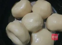 Illustration of homemade five-nut mooncakes 11