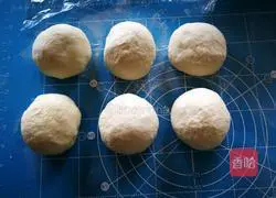 Illustration of how to make black currant milk toast 7