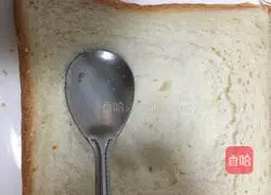 Illustration of how to make egg and cheese toast 1