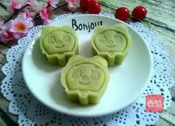 Illustration of Cartoon Kiwi Snow Skin Mooncake 13