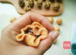 Illustration of how to make five-nut mooncakes 10