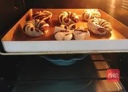 Illustration of how to make bean paste bread 16