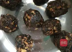 Illustration of how to make homemade Mid-Autumn mooncakes 2