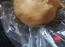 Cantonese egg yolk mooncake recipe 5