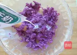 Illustration of how to make banana and purple sweet potato toast rolls 6