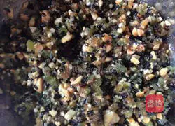 Illustration of how to make mooncakes with electric baking pan 6