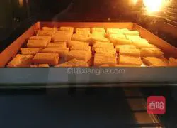 Illustration of making homemade bread crumbs 3