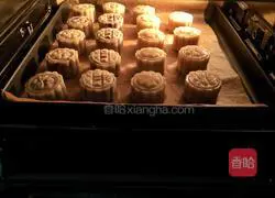 Cantonese white lotus paste and egg yolk mooncake without syrup version illustration 9