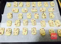 Illustration of how to make baked cranberry cookies 6