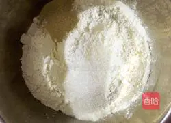 Illustration of how to make meat floss rolls 1