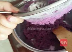 Illustration of how to make purple sweet potato and rose bean paste mooncakes 7