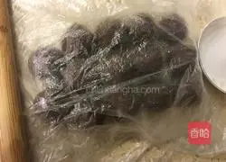 Illustration of how to make mooncakes with bean paste filling 6