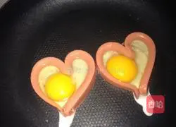 Illustration of how to make toasted ham and love fried eggs 3