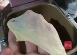 Illustration of how to make two-color bean paste toast 4