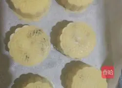 Illustration of homemade five-nut mooncakes 13