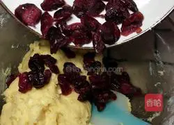 Illustration of how to make cranberry cookies 9