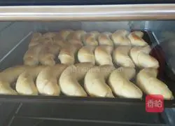 Illustration of how to make croissants 10