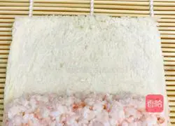 Teaching how to make shrimp toast rolls Illustration 6